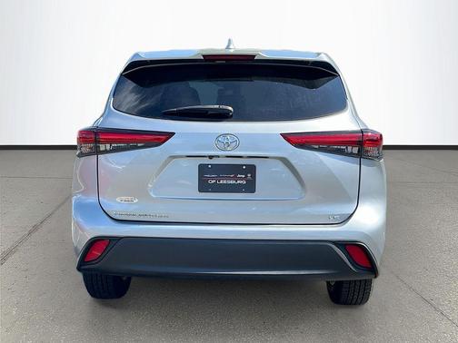 Celestial Silver Metallic 2021 Toyota Highlander LE