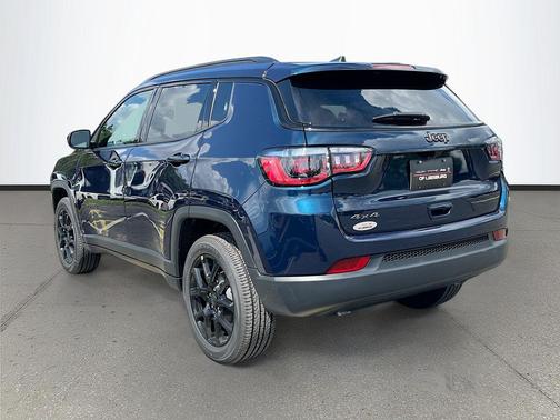 Fathom Blue Pearl Coat 2026 Jeep Compass Sport