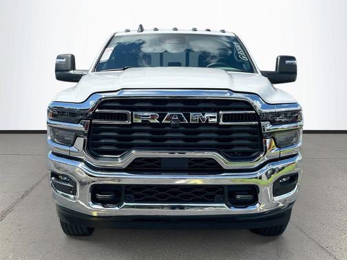 Bright White Clearcoat 2026 RAM 2500 Tradesman Crew Cab 4x4 6'4' Box