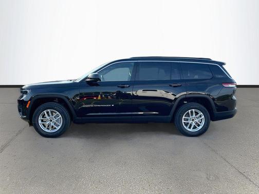 Diamond Black Crystal Pearlcoat 2026 Jeep Grand Cherokee L Laredo