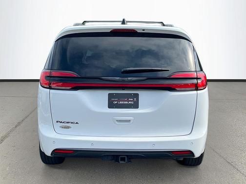 Bright White Clearcoat 2024 Chrysler Pacifica Touring L