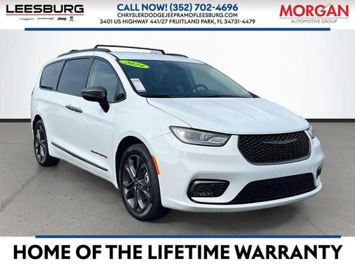 Bright White Clearcoat 2024 Chrysler Pacifica Touring L