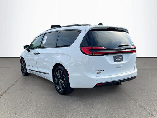 Bright White Clearcoat 2024 Chrysler Pacifica Touring L