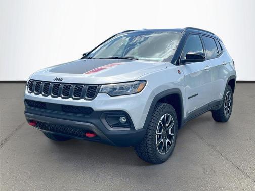 Silver Zynith Metallic Clearcoat 2026 Jeep Compass Trailhawk