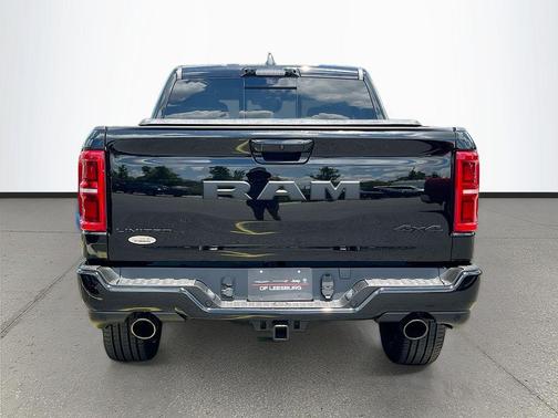 Diamond Black Crystal Pearlcoat 2026 RAM 1500 Limited