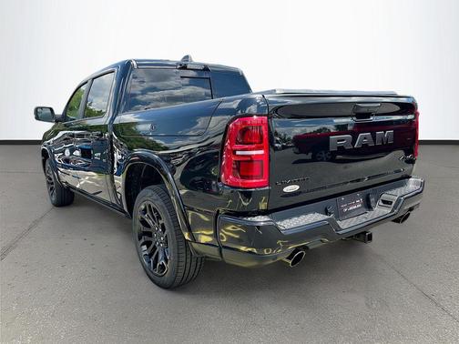 Diamond Black Crystal Pearlcoat 2026 RAM 1500 Limited