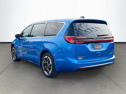 Hydro Blue Pearlcoat 2027 Chrysler Pacifica Limited