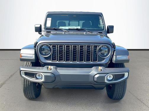 Granite Crystal Metallic Clearcoat 2026 Jeep Gladiator 85th Anniversary Edition