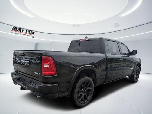 Diamond Black Crystal Pearlcoat 2026 RAM 1500 Laramie