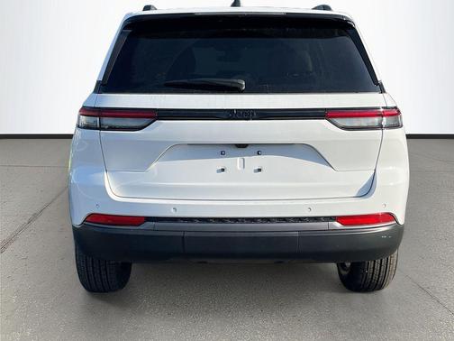 2026 Jeep Grand Cherokee Altitude