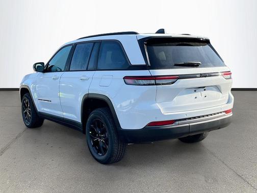 2026 Jeep Grand Cherokee Altitude