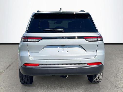 2026 Jeep Grand Cherokee Altitude