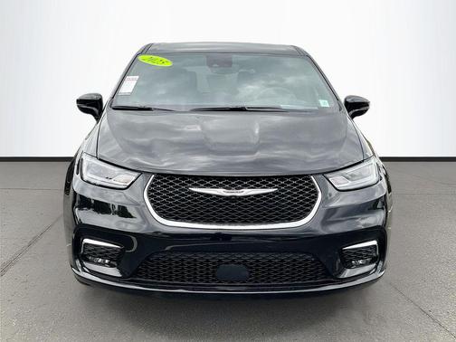 2025 Chrysler Pacifica L