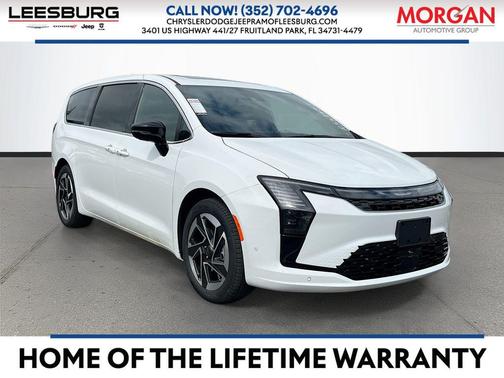 Bright White Clearcoat 2027 Chrysler Pacifica Limited