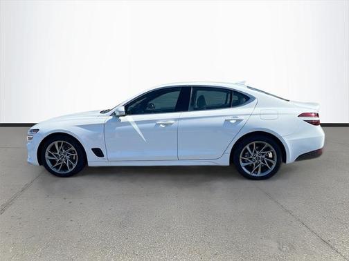 2022 Genesis G70 2.0T RWD