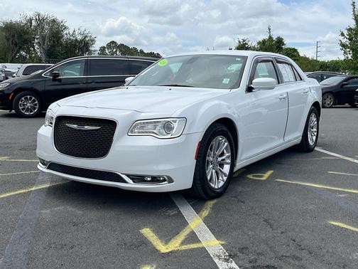 Bright White Clearcoat 2019 Chrysler 300 Touring