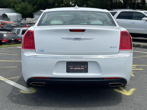 Bright White Clearcoat 2019 Chrysler 300 Touring