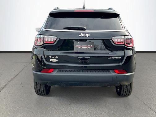 Diamond Black Crystal Pearlcoat 2026 Jeep Compass Limited