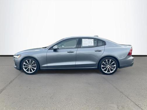 2020 Volvo S60 T5 Momentum