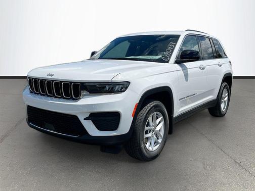 Bright White Clearcoat 2026 Jeep Grand Cherokee Laredo