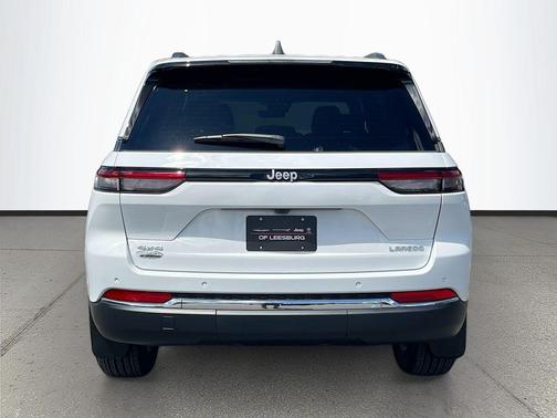 Bright White Clearcoat 2026 Jeep Grand Cherokee Laredo