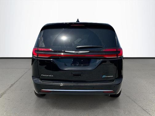 2025 Chrysler Pacifica Hybrid Select