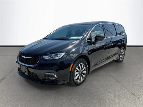 2025 Chrysler Pacifica Hybrid Select