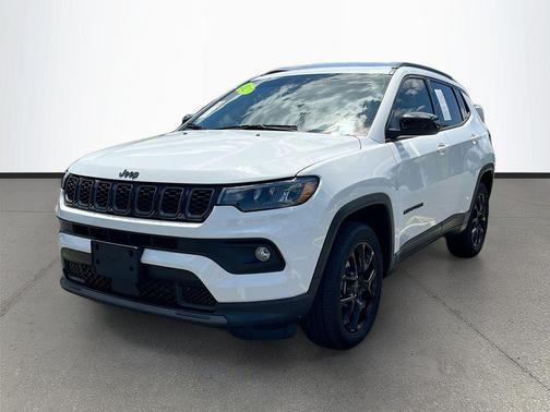 Bright White Clearcoat 2025 Jeep Compass Latitude