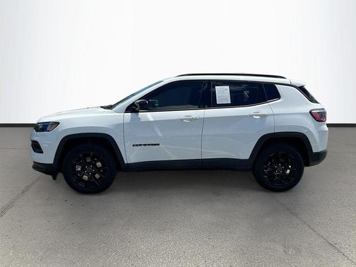 Bright White Clearcoat 2025 Jeep Compass Latitude
