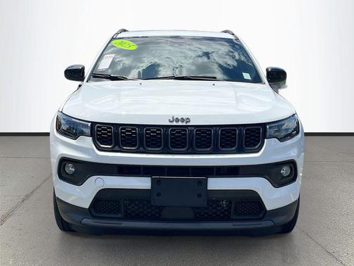 Bright White Clearcoat 2025 Jeep Compass Latitude