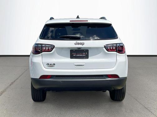 Bright White Clearcoat 2025 Jeep Compass Latitude