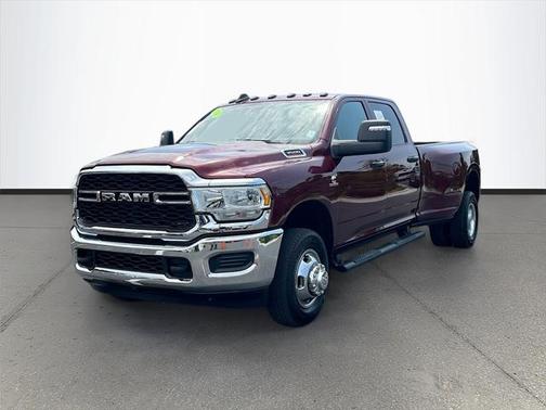 2024 RAM 3500 Tradesman Crew Cab 4x4 8' Box