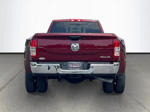2024 RAM 3500 Tradesman Crew Cab 4x4 8' Box