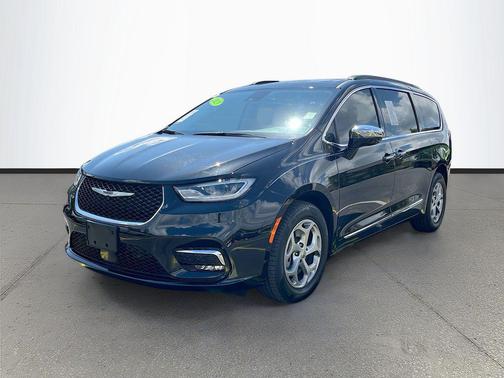Brilliant Black Crystal Pearlcoat 2023 Chrysler Pacifica Limited
