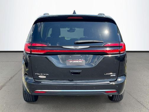 Brilliant Black Crystal Pearlcoat 2023 Chrysler Pacifica Limited
