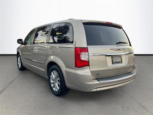 2016 Chrysler Town & Country Limited Platinum