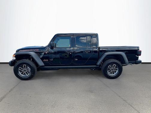 Black Clearcoat 2026 Jeep Gladiator Mojave 4x4