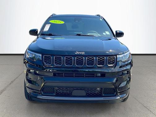 Diamond Black Crystal Pearlcoat 2025 Jeep Compass Limited