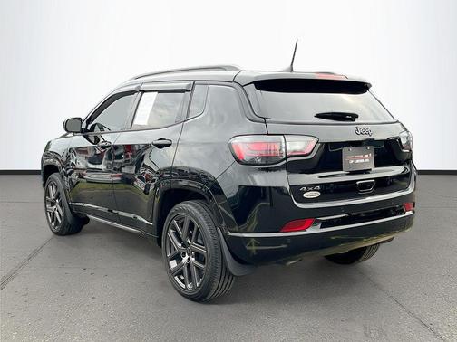 Diamond Black Crystal Pearlcoat 2025 Jeep Compass Limited