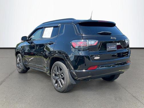 Diamond Black Crystal Pearlcoat 2025 Jeep Compass Limited