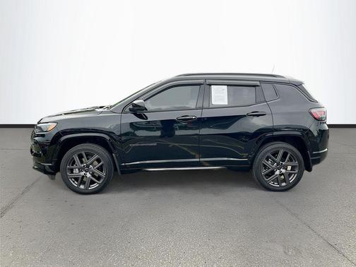 Diamond Black Crystal Pearlcoat 2025 Jeep Compass Limited