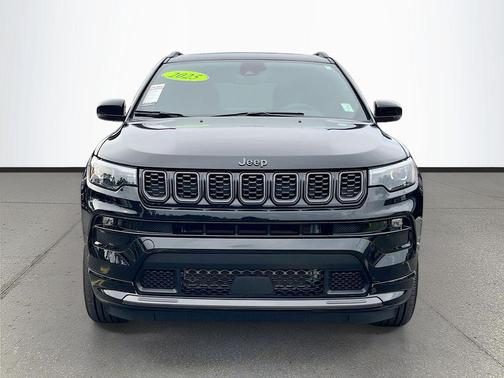 Diamond Black Crystal Pearlcoat 2025 Jeep Compass Limited