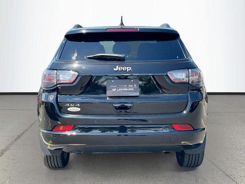 Diamond Black Crystal Pearlcoat 2025 Jeep Compass Limited