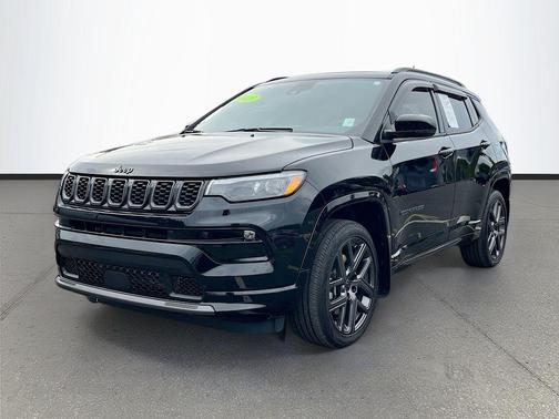 Diamond Black Crystal Pearlcoat 2025 Jeep Compass Limited
