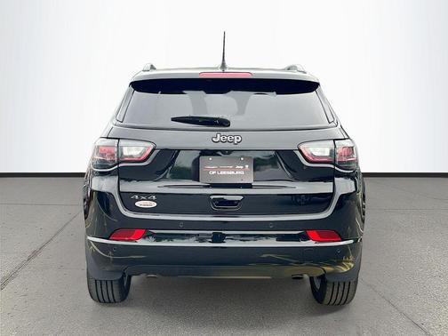 Diamond Black Crystal Pearlcoat 2025 Jeep Compass Limited