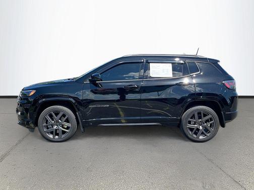 Diamond Black Crystal Pearlcoat 2025 Jeep Compass Limited