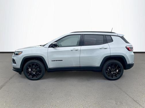 Silver Zynith Metallic Clearcoat 2026 Jeep Compass Latitude