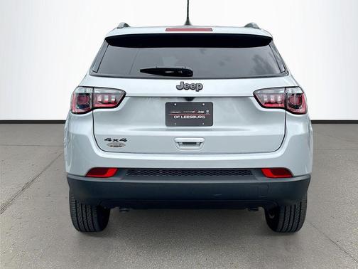 Silver Zynith Metallic Clearcoat 2026 Jeep Compass Latitude
