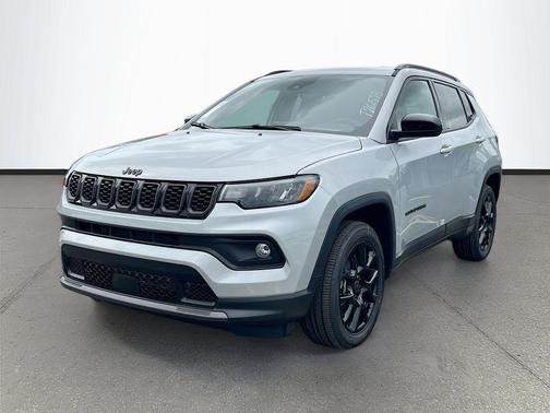 Silver Zynith Metallic Clearcoat 2026 Jeep Compass Latitude