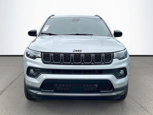 Silver Zynith Metallic Clearcoat 2026 Jeep Compass Latitude